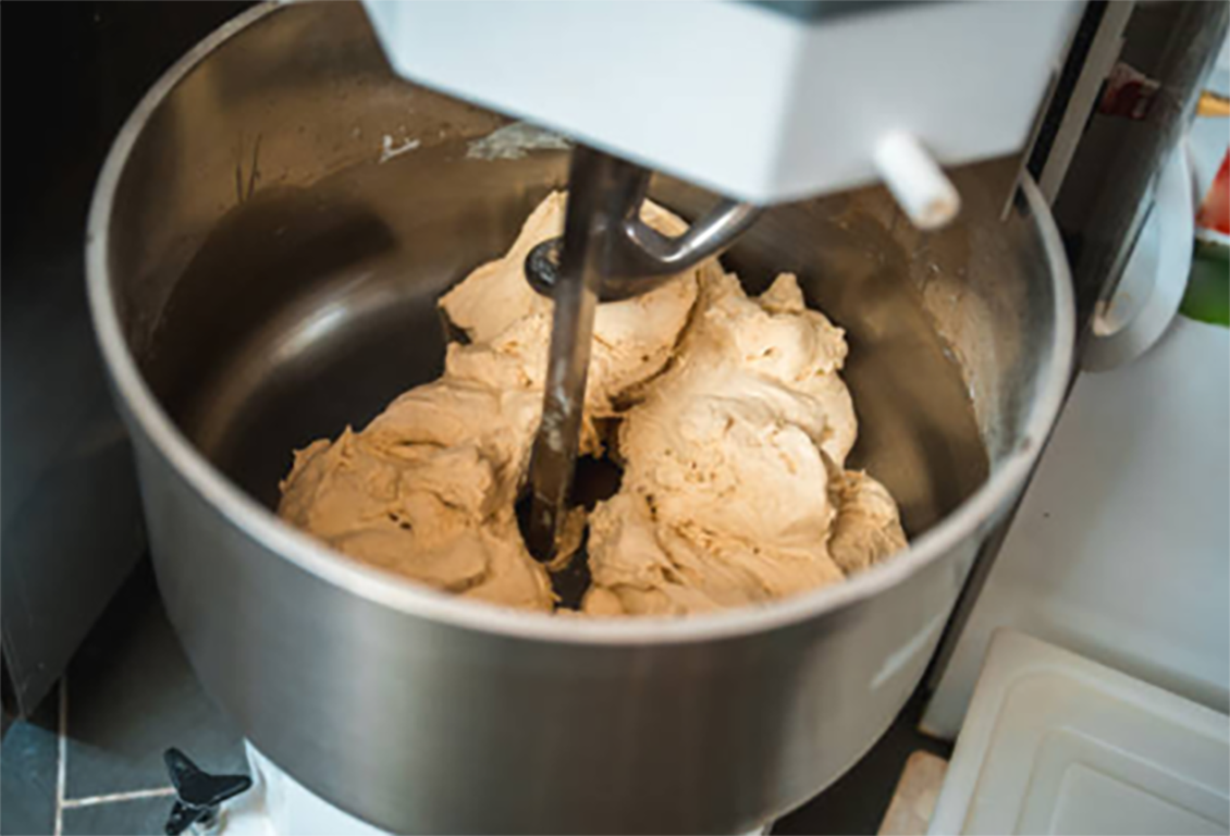 This article focuses on mixers, one of the most widely used and price-sensitive pieces of baking equipment. It explores four key aspects — selection criteria, pricing structure, cost evaluation, and supplier screening — to help you clearly understand the decision-making process when purchasing mixing equipment from China.