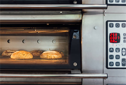 In the global baking industry, equipment is often seen as a "standard product" — place an order and it's ready to use. In reality, that's rarely the case. Voltage standards differ by country, tray sizes vary across markets, and every bakery has unique space limits, workflows, and brand identity. 