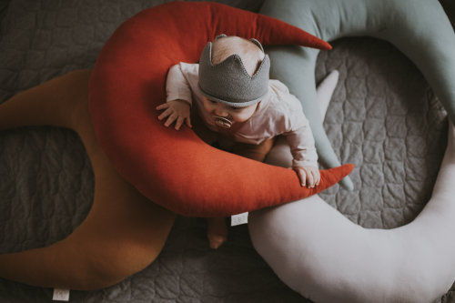 Moon Shape Honey Nursing Baby Pillow with Zipper for Breastfeeding OEM