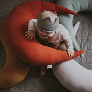 Moon Shape Honey Nursing Baby Pillow with Zipper for Breastfeeding OEM