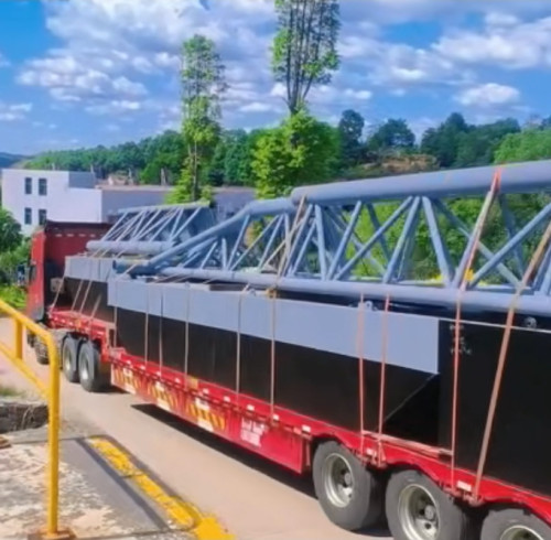 麻阳取水泵船项目首批货物装车发往现场