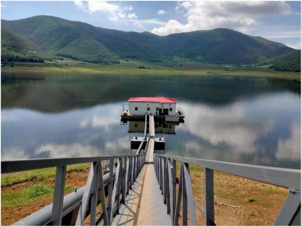 红塔滇西水泥厂取水泵船