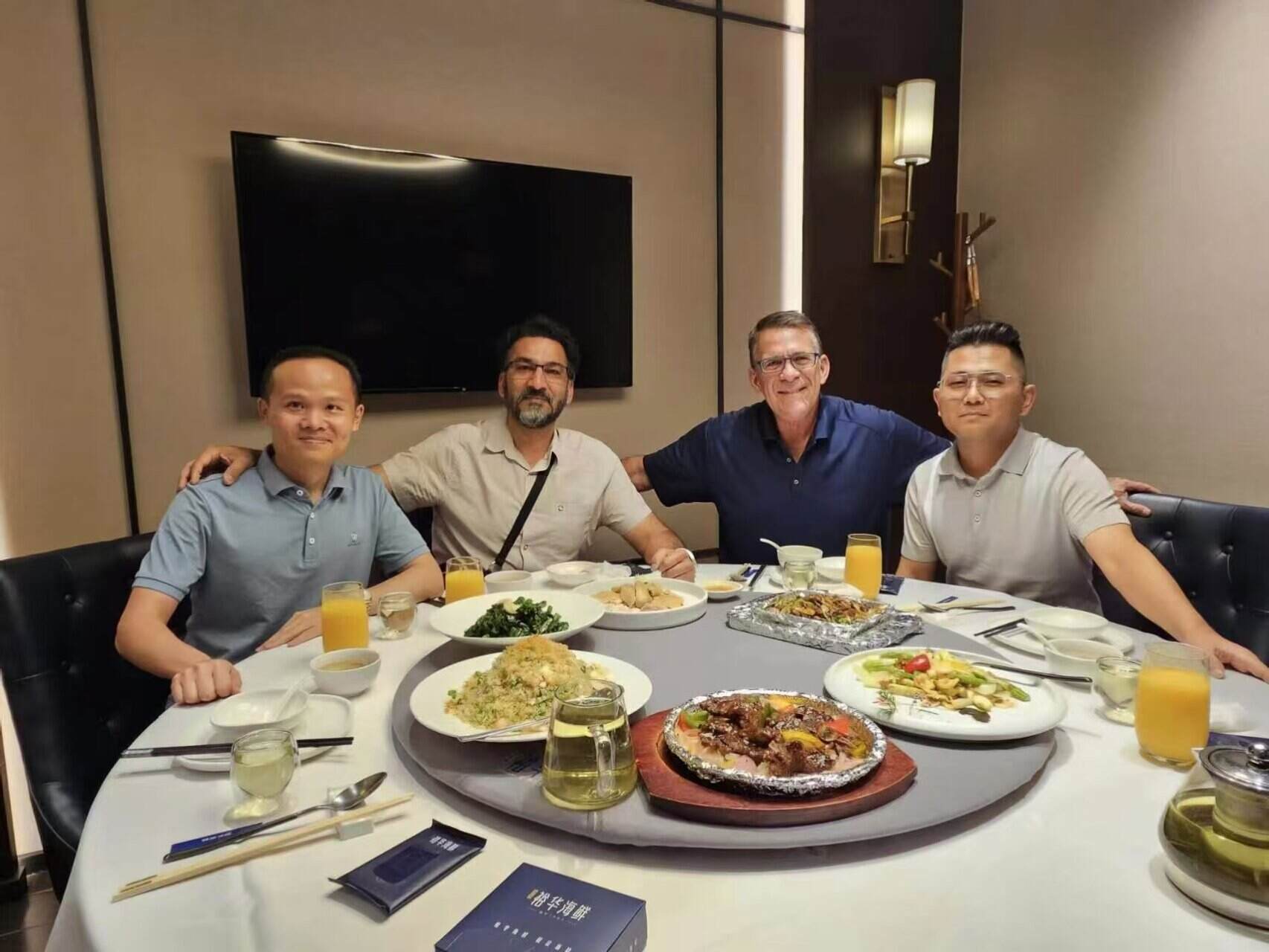 Business Dinner with Customers at Jinwa Aquatics