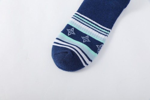We supply high quality functional merino wool socks for running, hiking, merino wool socks from China