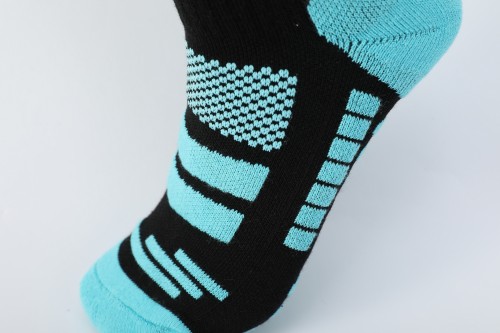 Moisture Wicking Warm Merino Wool Ski Socks for Mountain Sports Merino Ski Socks All Day Outdoor Use