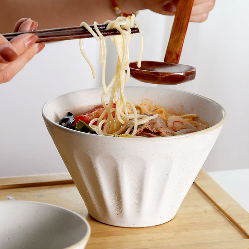 Japanese-Style Ceramic Ramen Bowl For Ramen Serving Scenario