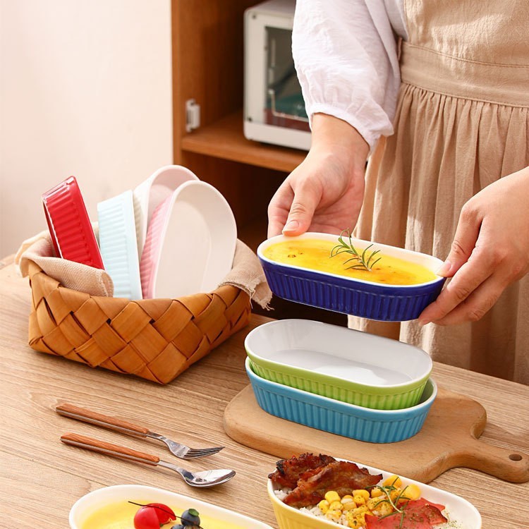 Ceramic Dessert Bowl Usage Scene For Baking