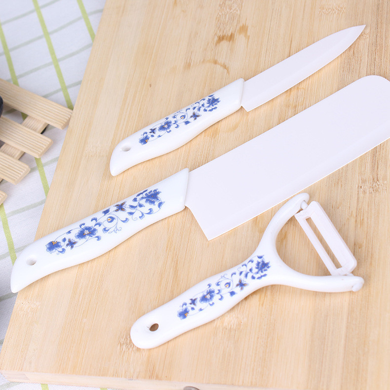 3-Piece Ceramic Knife Set Usage Scene
