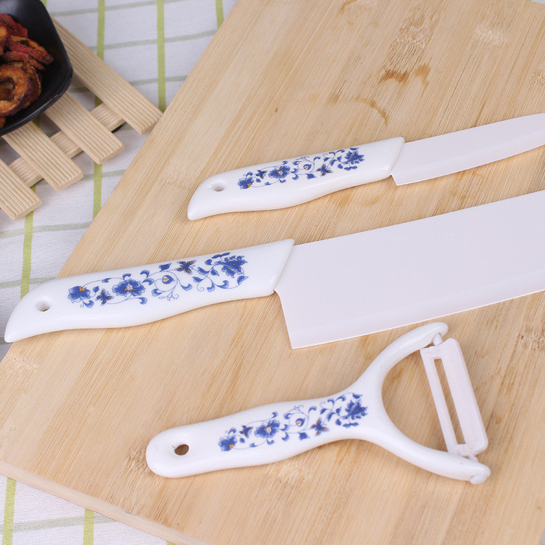 Detail View Of 3-Piece Ceramic Knife Set
