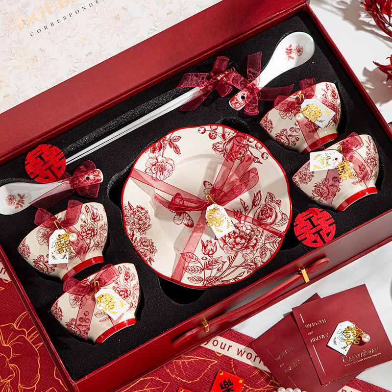 Elegant Newlywed Dinnerware In Gift Box