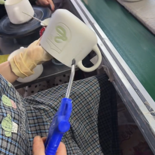 Solving Silk Screen Printing Challenges: Air Gun Pre-Treatment for Clearer Patterns on Ceramic Mugs