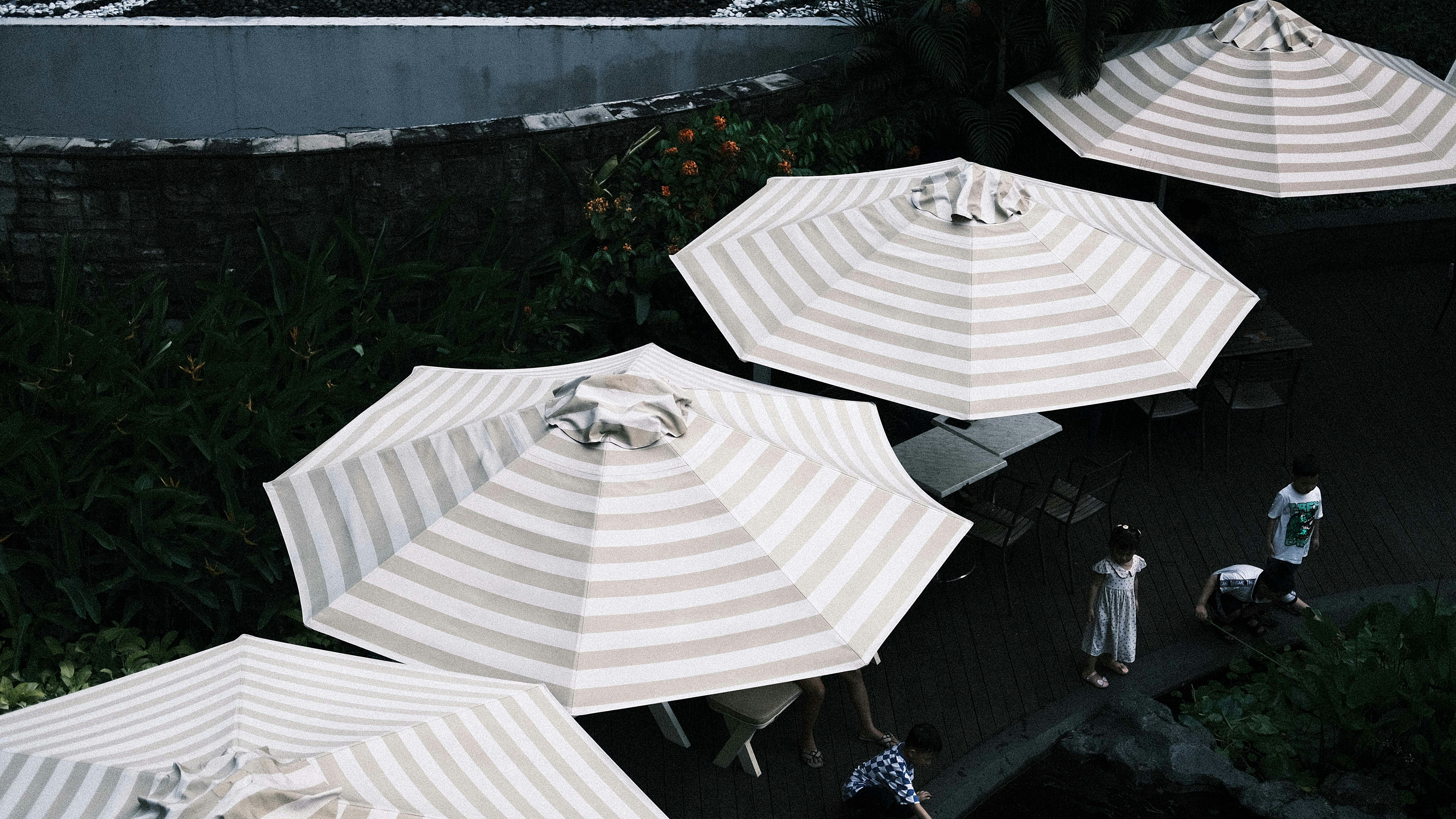 Commercial Patio Umbrella Maintenance: Understanding Materials and Longevity for Outdoor Structures