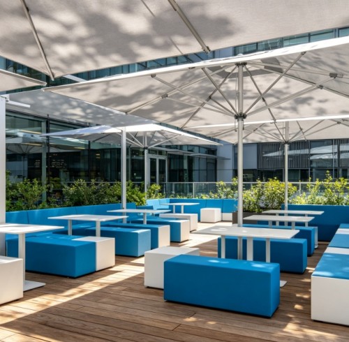 Durable Center Pole Umbrella Commercial Outdoor for Poolside Lounges and Oceanfront Resorts