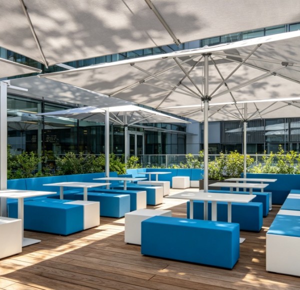 Durable Center Pole Umbrella Commercial Outdoor for Poolside Lounges and Oceanfront Resorts