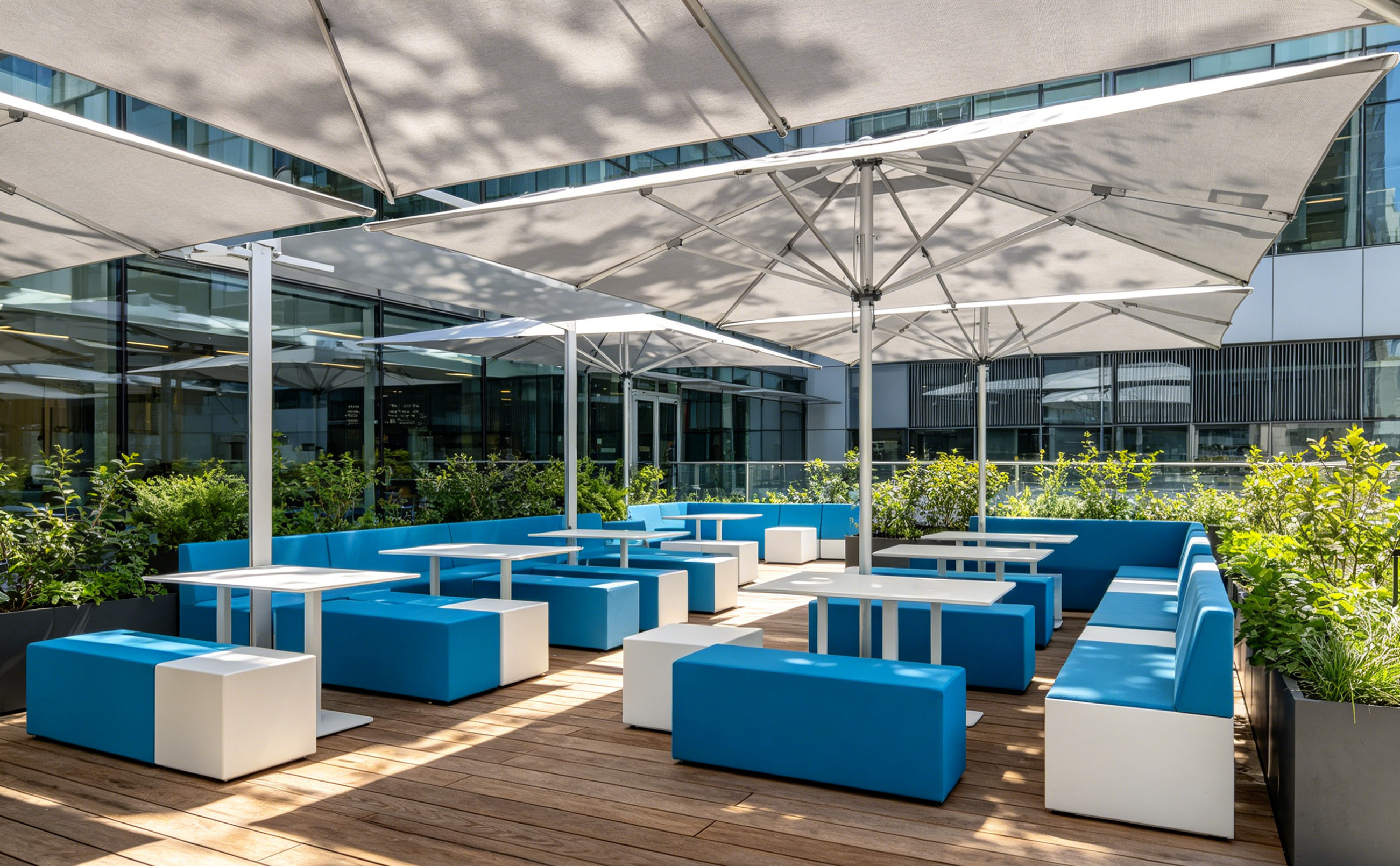 Commercial outdoor center pole umbrella