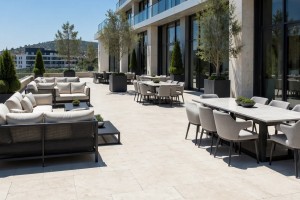 Commercial Outdoor Furniture for Hotel Terraces: Configuration and Loading Guide