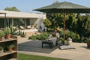 Corporate Parasols and Printed Umbrellas: How Hotels and Restaurants Brand Their Shade
