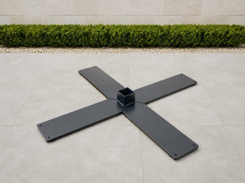 Freestanding or in-table (center pole) umbrella: which fits my space?