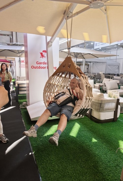 Hand-Woven Rope Hanging Chair with Solid Teak Top for Garden, Resort and Patio
