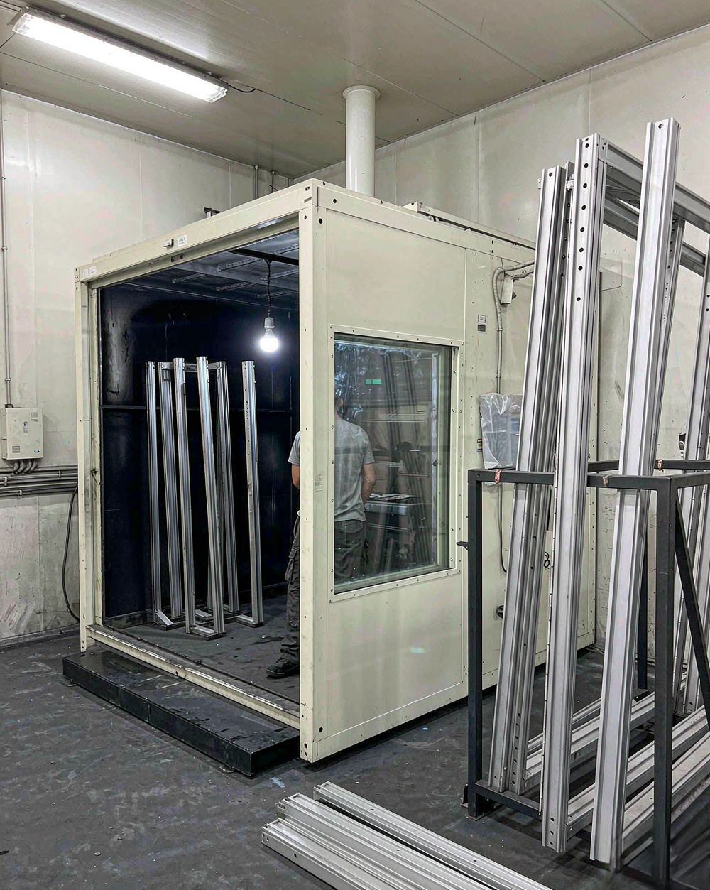 Powder-coated aluminium frame finish for colour matching