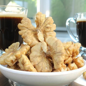Wholesale Walnut Kernels Light Halves | Thin Shell, Easy Processing | Bulk B2B Supplier for Snack