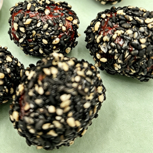 China Manufacture Custom Wholesale Sesame Coated Seedless Crispy Grey Jujubes | Private Label