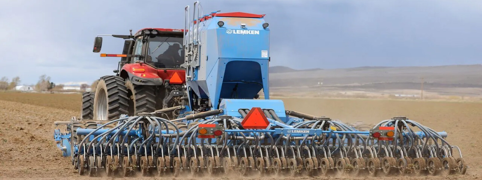 كيف تعمل وصلات التوصيل السريع والصمامات الهيدروليكية على تشغيل الآلات الزراعية الحديثة