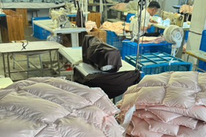 How to Choose a Custom Puffer Jacket Manufacturer | OEM Buyer's Guide