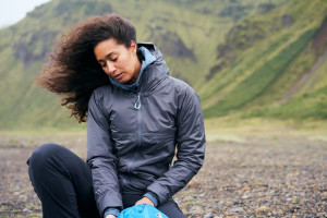 How to Choose a Waterproof Jackets Manufacturer: Materials, Tests, and MOQ