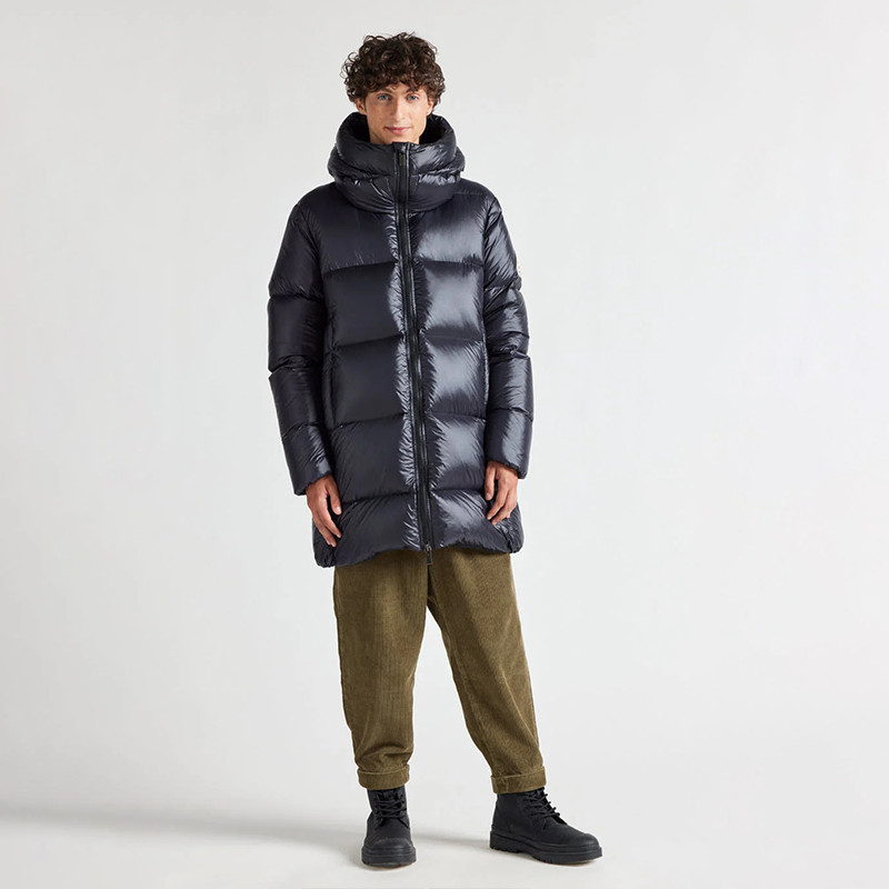 Can you design custom retail packaging for private label jackets?