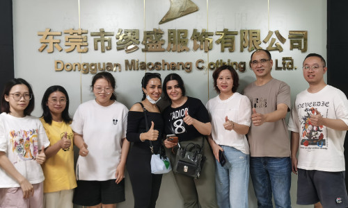 Russia's new fashion brand visits Miu Seven Clothing for the first time and finalizes the cooperation of customized streetwear with Cossack totem