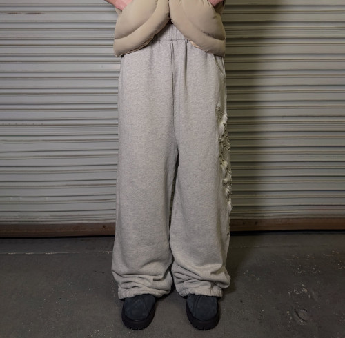 Custom Clothing Manufacturer Appliqué Embroidery Patterns Rivets Pant