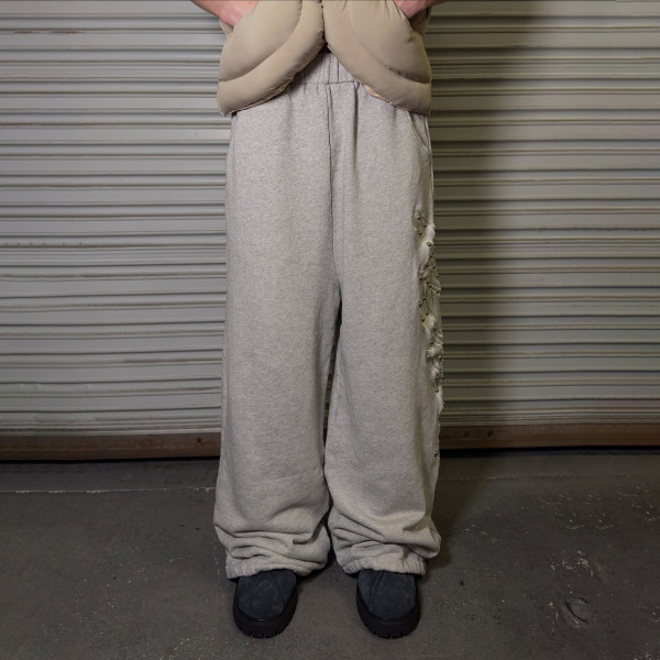 Custom Clothing Manufacturer Appliqué Embroidery Patterns Rivets Pant