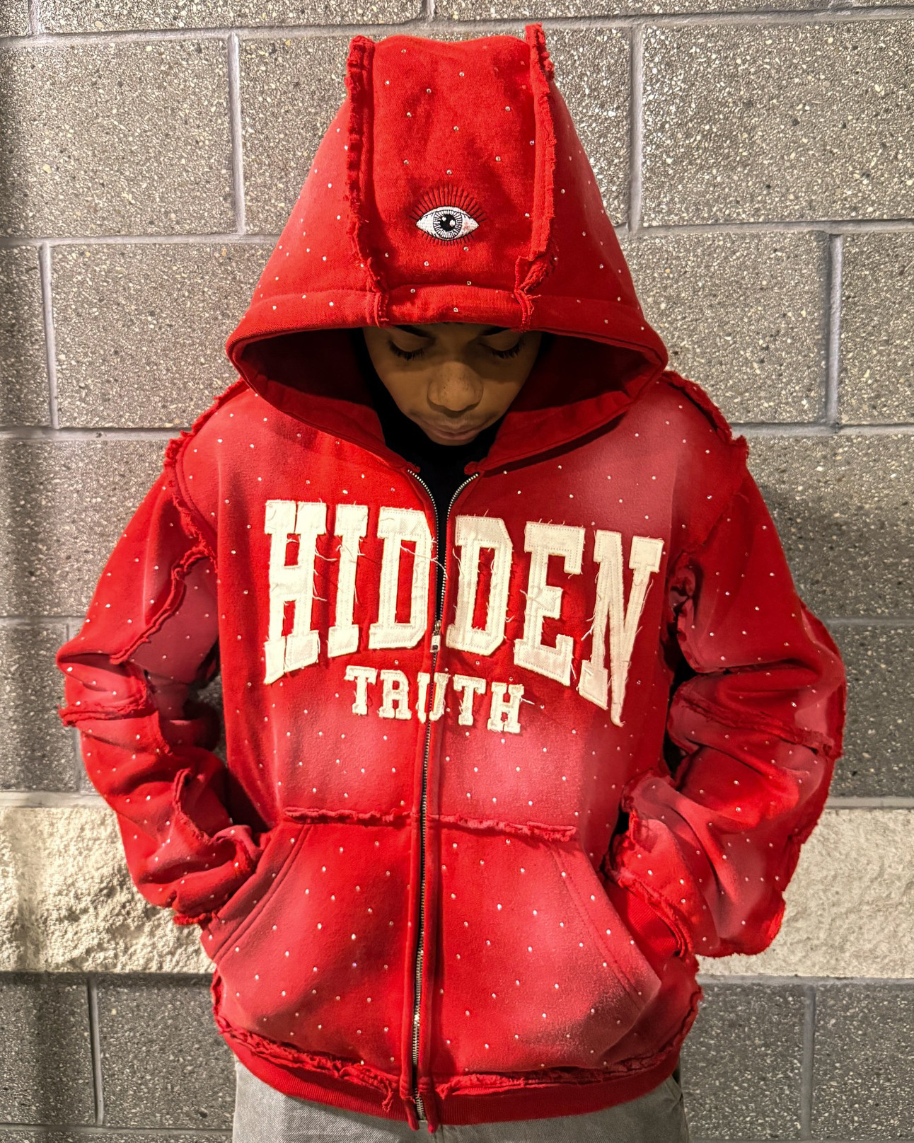 Hot-melt rhinestones: Igniting a new fashion trend in the Western streetwear market