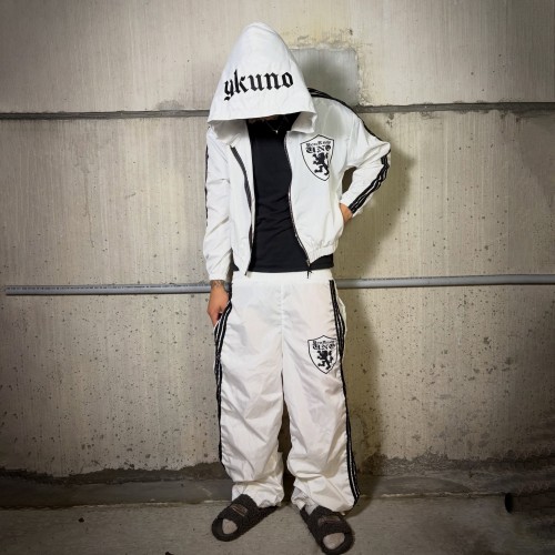 Custom Clothing Manufacturers Embroidered Badge Short Hooded Nylon Suit.