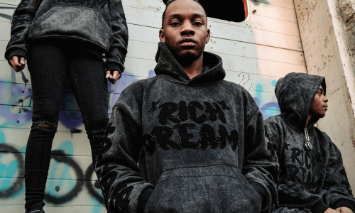 Should you choose French terry or fleece for your sweatshirt? Everything you need to know, explained.