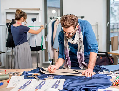 How to Choose the Best Custom Clothing Manufacturer for Your Brand