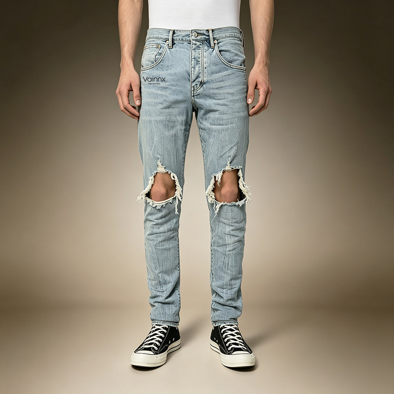 Light wash knee ripped jeans