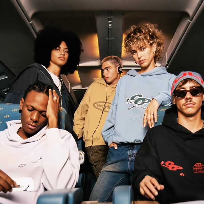 5 Essential Questions to Ask Your Custom Clothing Manufacturer Before Placing an Order