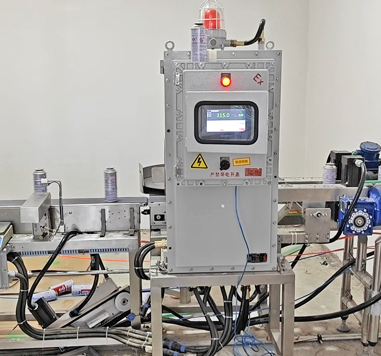 Explosion-proof checkweigher installed on a chemical packaging line for real-time weighing and labeling