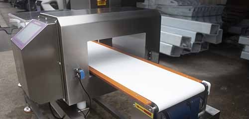 Checkweigher with Metal Detector Combination System Constructed with stainless steel and smooth surfaces