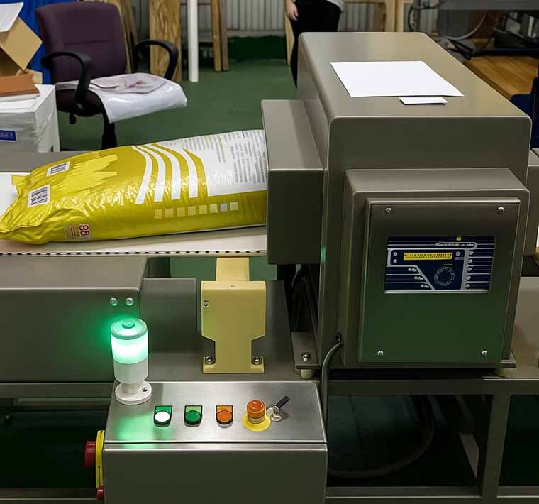 Industrial metal detector for food safety in rice packaging