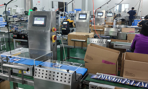 Inline Checkweighing of Game Card Packaging with Air-Blow Rejection