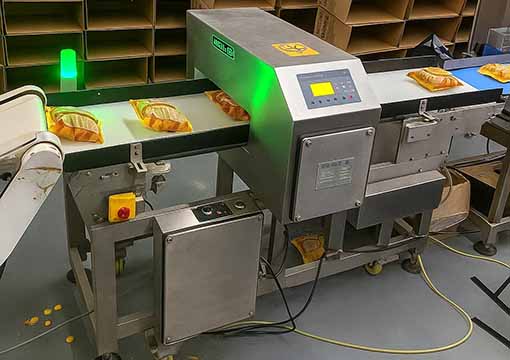 Food conveyor belt metal detectors are used to detect small packages of potato chips