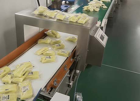 Snacks checkweighing machinery and metal detector combo system applied in confectionery, snacks, and nuts industry for accurate weight control and contamination prevention