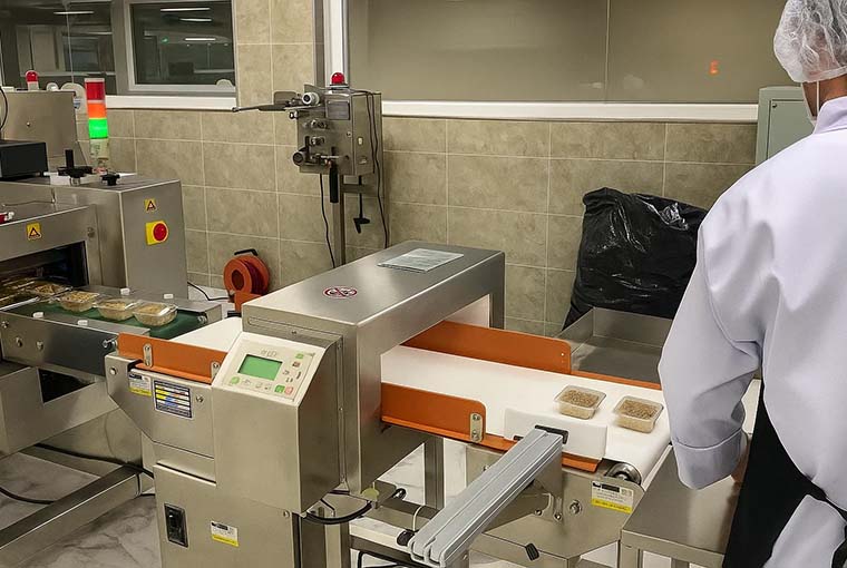 Conveyor Belt Metal Detector Application