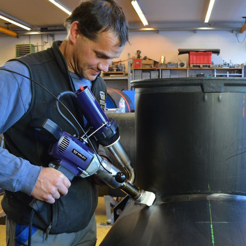 What Is The Maximum Output Of The Extrusion Welder?