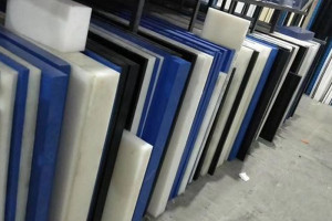 Analyse de faisabilité de l'épissure de PE et PP de même épaisseur avec une machine à souder des feuilles de plastique