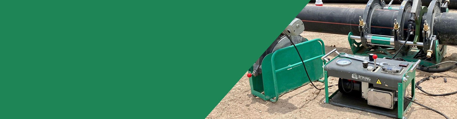 Precision clamps holding HDPE and PP panels evenly on a Weissenberg plastic sheet butt welder for uniform welding pressure