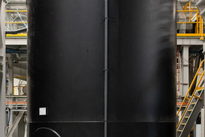 Soudage de réservoirs chimiques en PEHD : Joints étanches grâce à des soudeuses bout à bout de feuilles de plastique certifiées CE